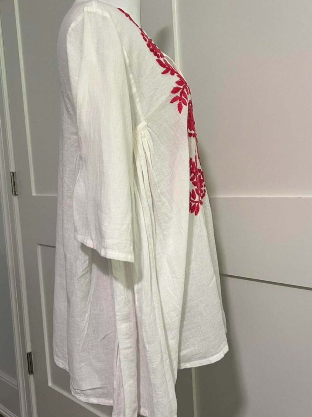 Roller Rabbit White Embroidered Tunic Cover-Up, Red Floral Boho Blouse, Size XS - Picture 2 of 5
